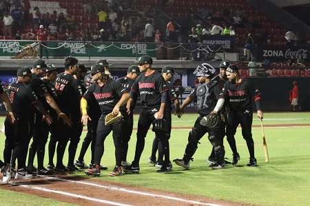 KYLE MARTIN DA 3 JONRONES Y GUERREROS GANA EL PRIMERO A CAMPECHE