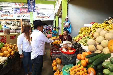 Carlos Audelo se nutre de las propuestas de comerciantes