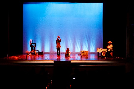 Ofrecen función gratuita por el Día de la Niña y el Niño en el Teatro Macedonio Alcalá